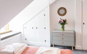 Burnbank Apartment
